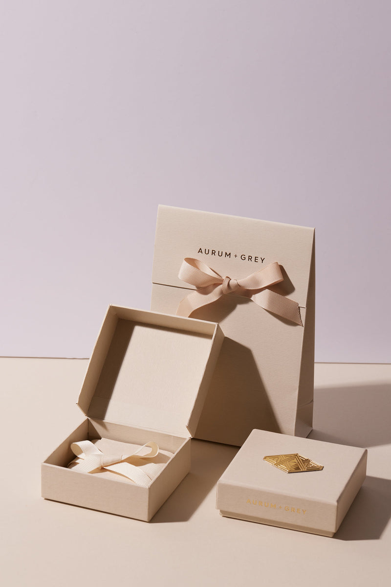 EXPRESS DIAMOND AND EMERALD DOUBLE DOT STUD