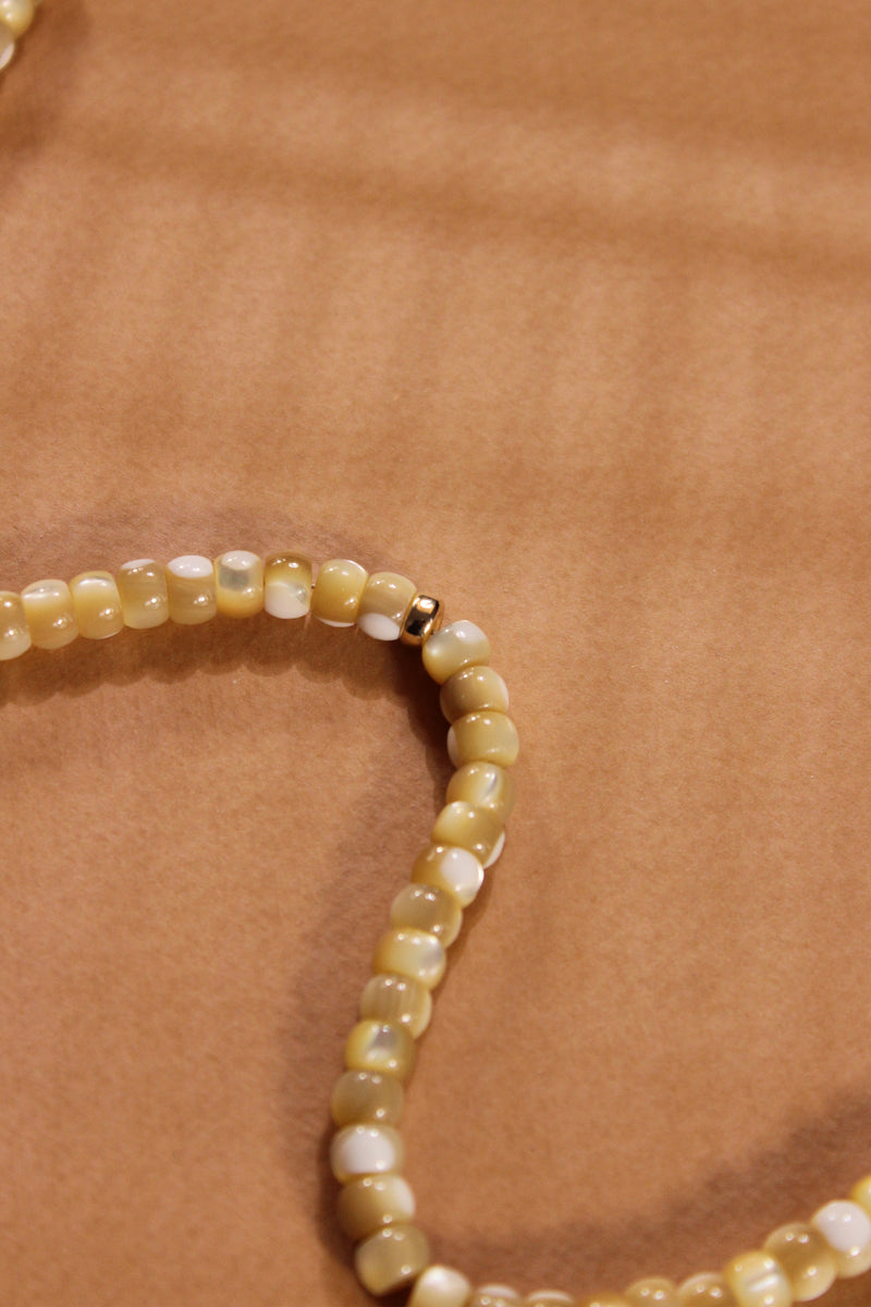 NOMAD 07 MINI CARAMEL MOTHER OF PEARL SHELL BEADS
