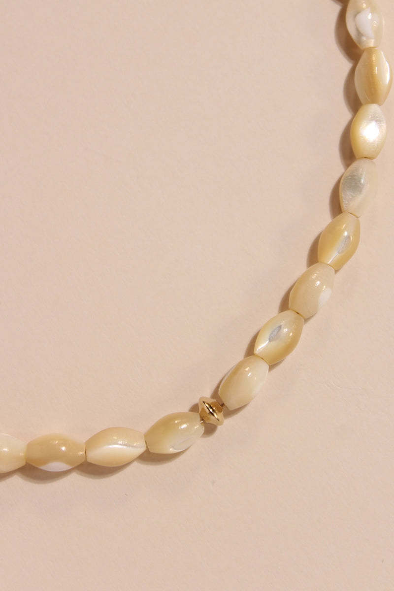 NOMAD 08 CARAMEL MOTHER OF PEARL SHELL OVAL BEADS