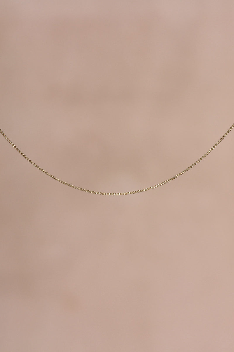 DAINTY SHIMMER GOLD CURB CHAIN