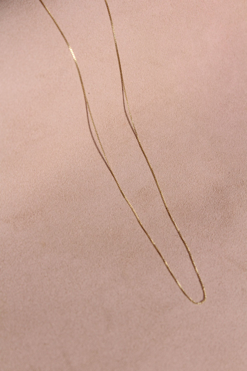 DAINTY SHIMMER GOLD CURB CHAIN