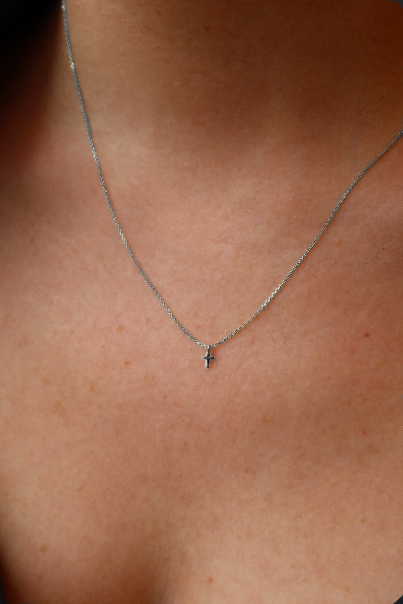Petite online silver necklace
