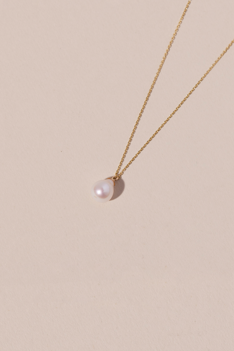 PEAR PEARL NECKLACE